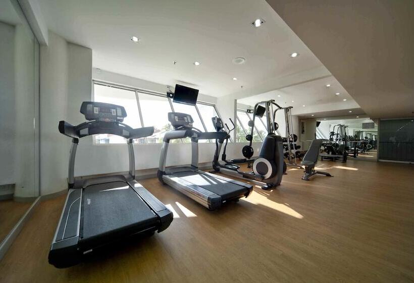 Отель Flamingo By The Beach Penang