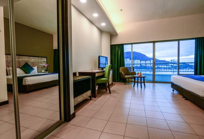 Отель Flamingo By The Beach Penang