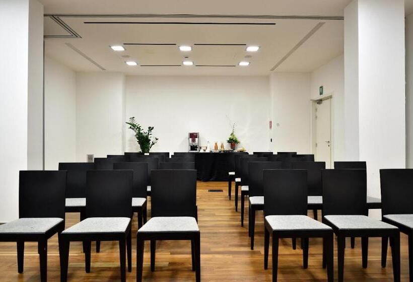 H2c Hotel Milanofiori