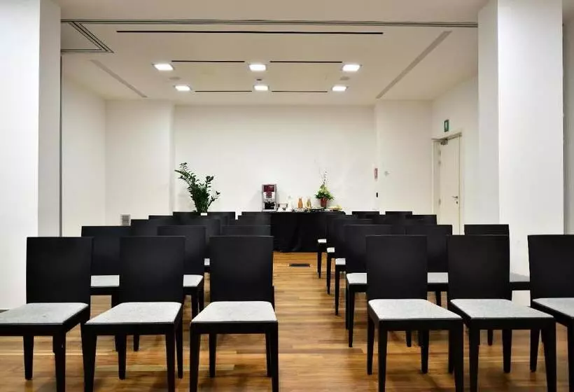 H2c Hotel Milanofiori