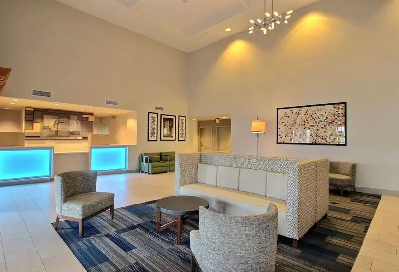 Holiday Inn Express Hotel & Suites Milwaukee Airport, An Ihg
