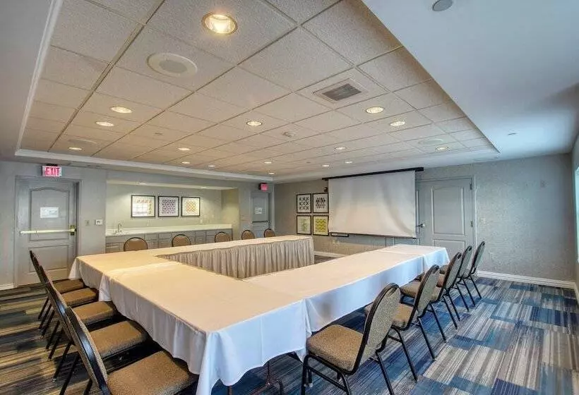 Holiday Inn Express Hotel & Suites Milwaukee Airport, An Ihg