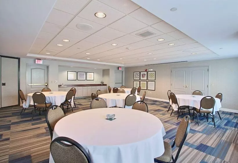 Holiday Inn Express Hotel & Suites Milwaukee Airport, An Ihg