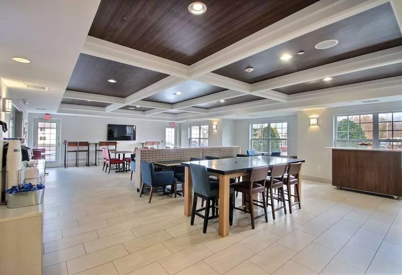 Holiday Inn Express Hotel & Suites Milwaukee Airport, An Ihg