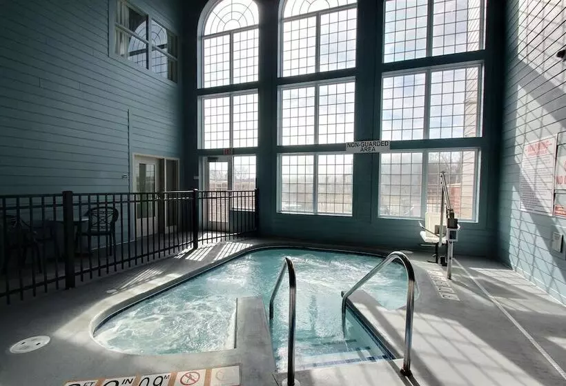 Holiday Inn Express Hotel & Suites Milwaukee Airport, An Ihg