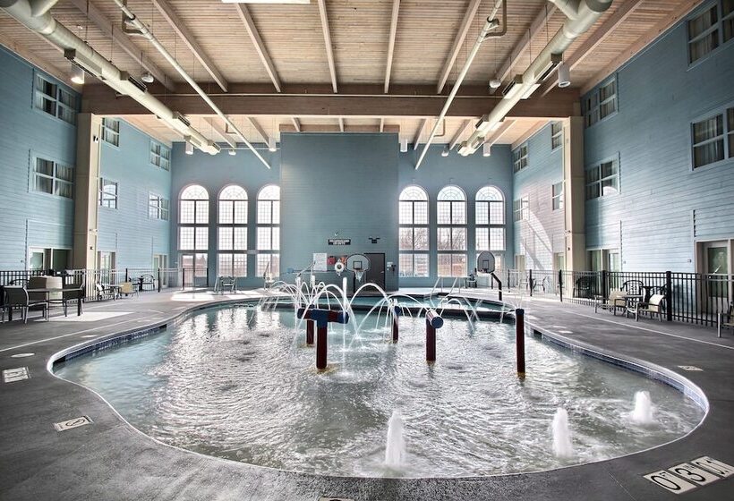 Holiday Inn Express Hotel & Suites Milwaukee Airport, An Ihg