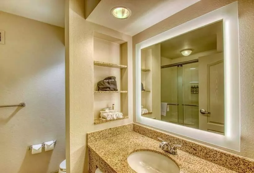 Holiday Inn Express Hotel & Suites Milwaukee Airport, An Ihg