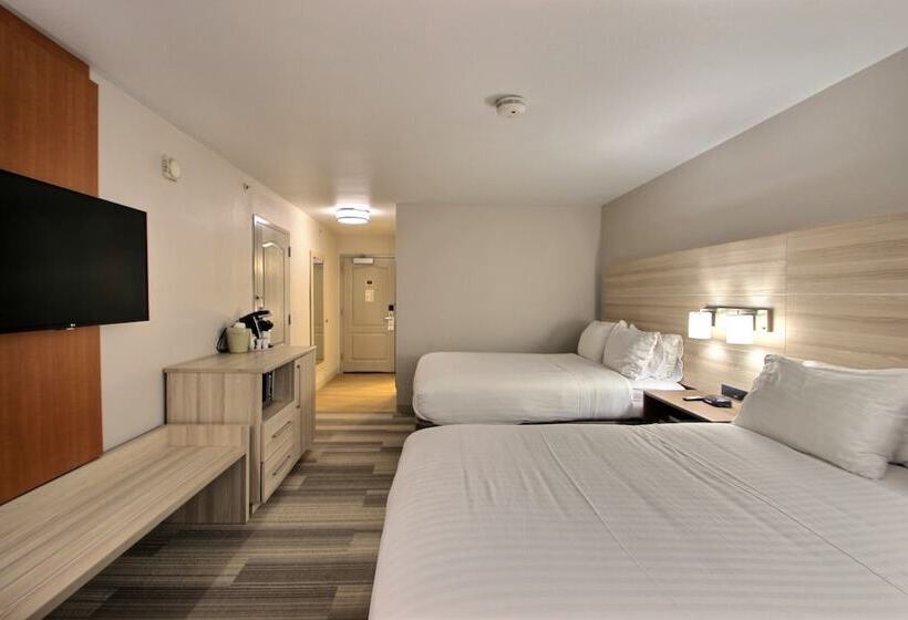 Holiday Inn Express Hotel & Suites Milwaukee Airport, An Ihg