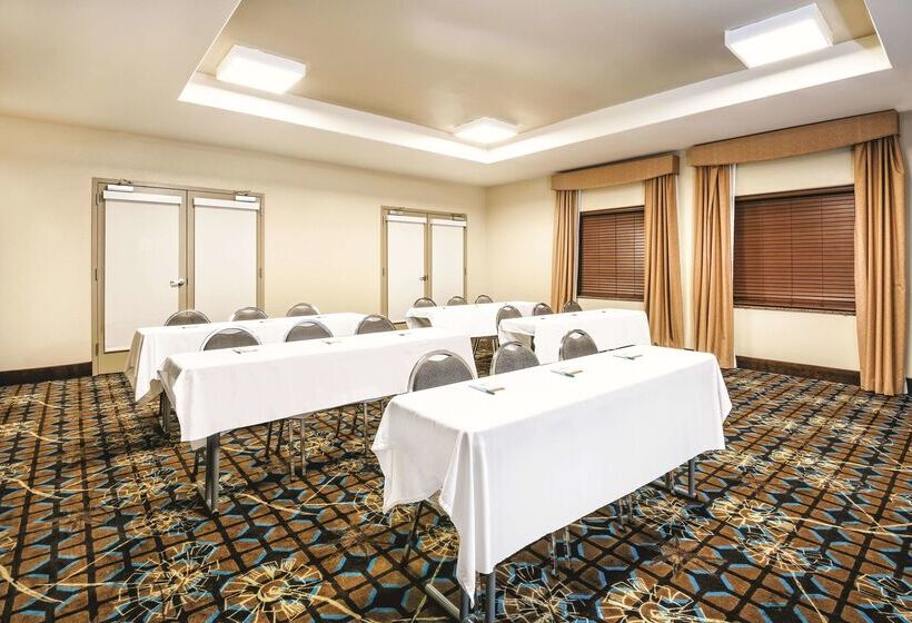 هتل La Quinta By Wyndham San Antonio North Stone Oak