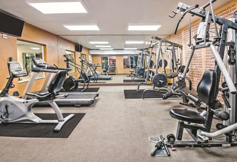 هتل La Quinta By Wyndham San Antonio North Stone Oak