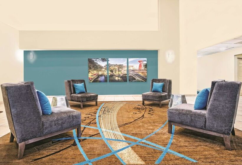 هتل La Quinta By Wyndham San Antonio North Stone Oak