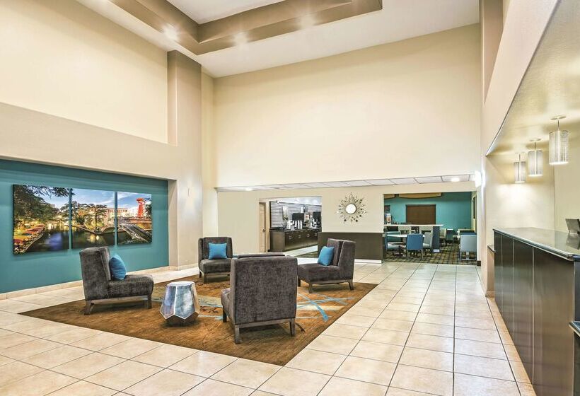 هتل La Quinta By Wyndham San Antonio North Stone Oak