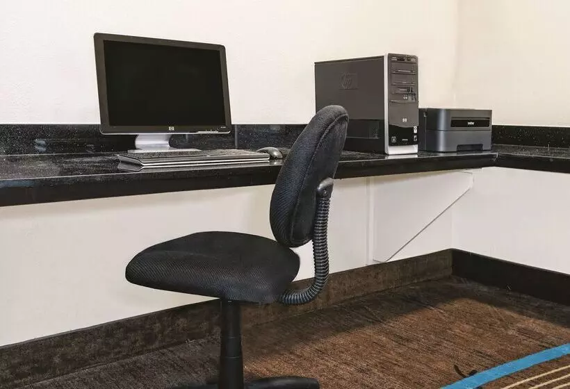 ホテル La Quinta By Wyndham San Antonio North Stone Oak