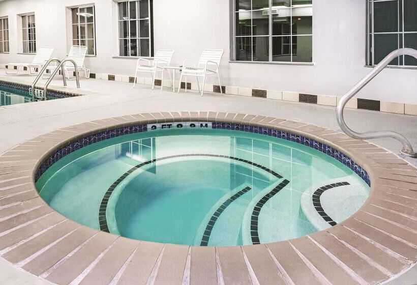 هتل La Quinta By Wyndham San Antonio North Stone Oak