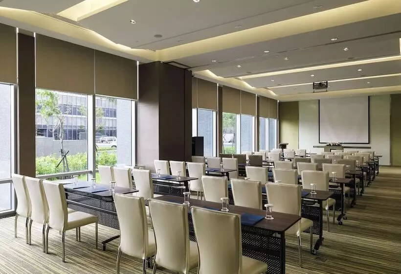 هتل Hyatt Regency Taoyuan International Airport