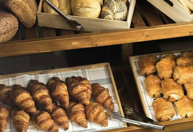 هتل Hyatt Regency Taoyuan International Airport