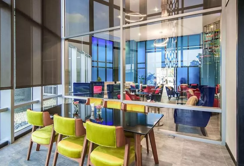 هتل Hyatt Regency Taoyuan International Airport