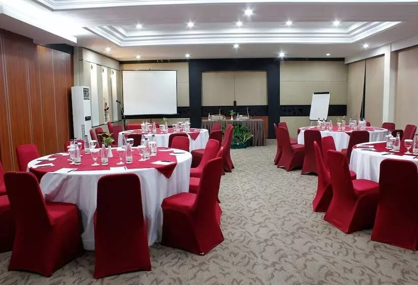 Singgasana Hotel Makassar