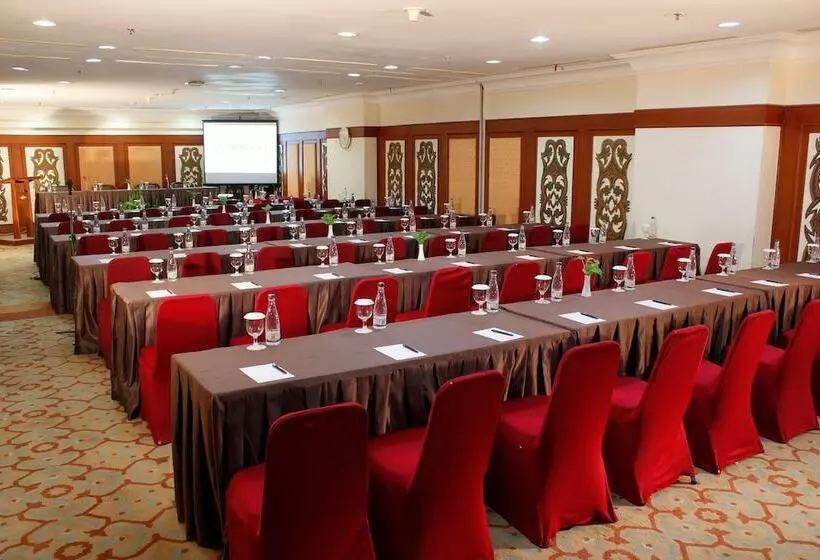 Singgasana Hotel Makassar