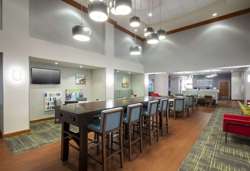 Hampton Inn & Suites St. Louis At Forest Park