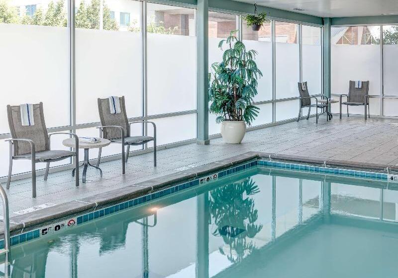 Hampton Inn & Suites St. Louis At Forest Park