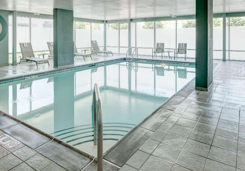 Hampton Inn & Suites St. Louis At Forest Park