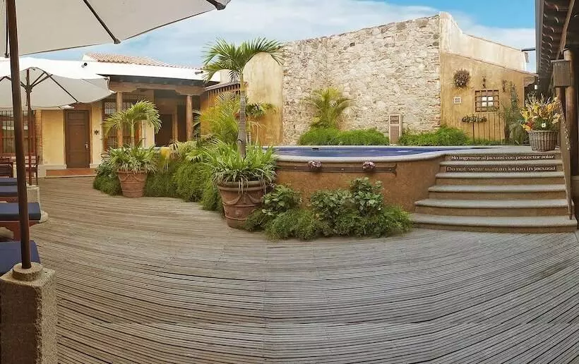 בית מלון כפרי Camino Real Antigua