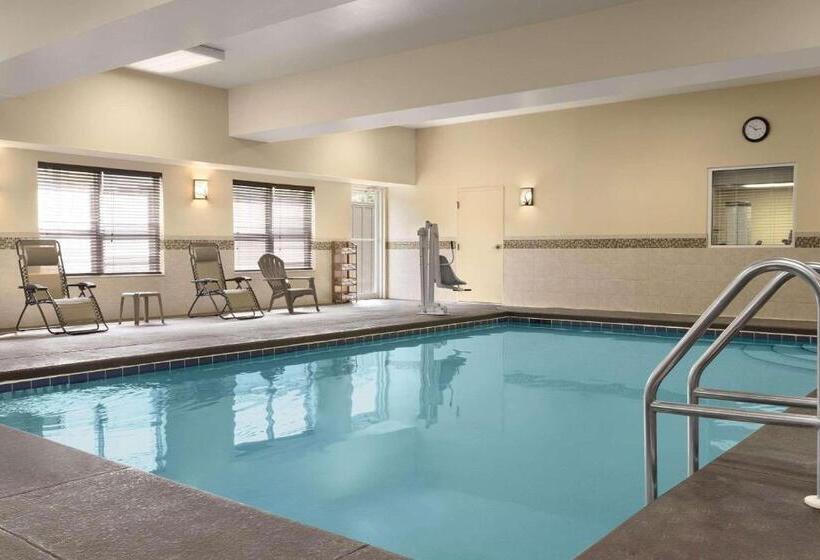 호텔 Comfort Inn & Suites