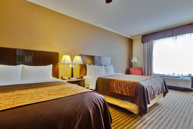 فندق Comfort Inn & Suites Fort Worth  Fossil Creek
