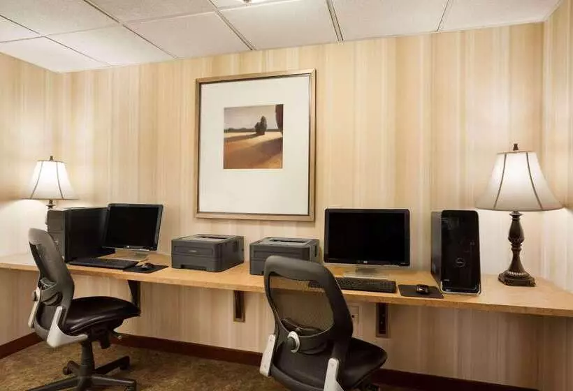 هتل Country Inn & Suites By Radisson, Manchester Airport, Nh