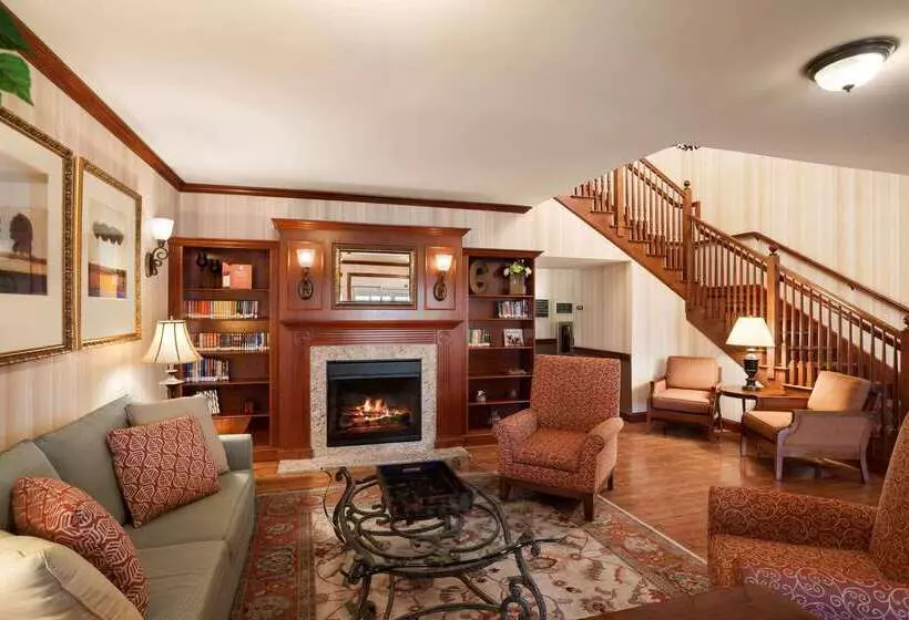 هتل Country Inn & Suites By Radisson, Manchester Airport, Nh