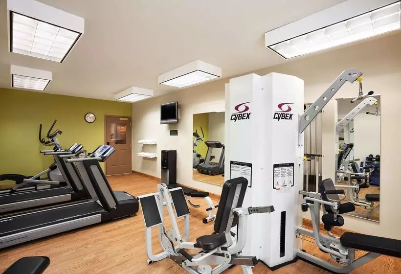 هتل Country Inn & Suites By Radisson, Manchester Airport, Nh