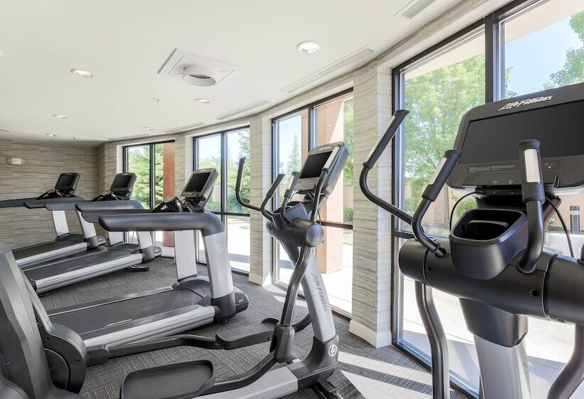 Отель Courtyard By Marriott Roseville Galleria Mall/creekside Ridge Drive