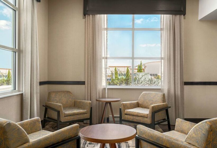 בית מלון כפרי Hampton Inn & Suites Exeter