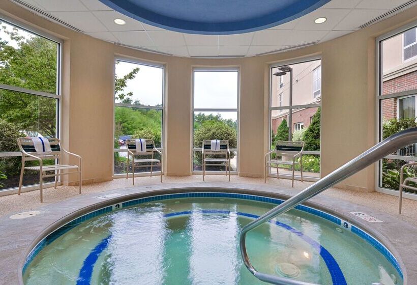 בית מלון כפרי Hampton Inn & Suites Plymouth