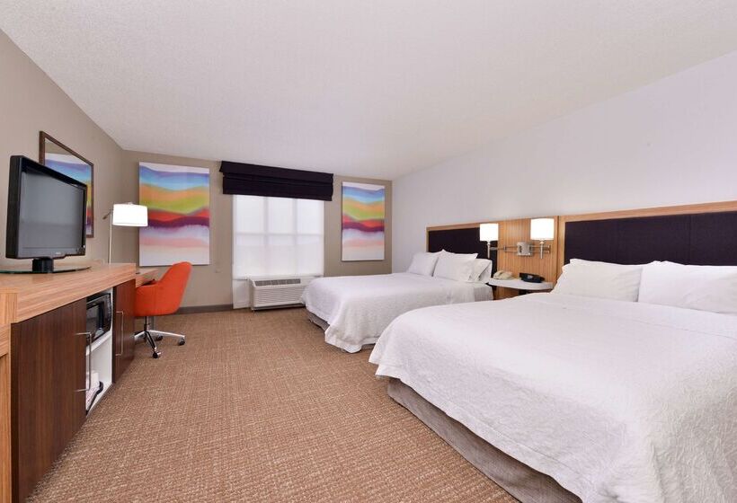 בית מלון כפרי Hampton Inn & Suites Plymouth