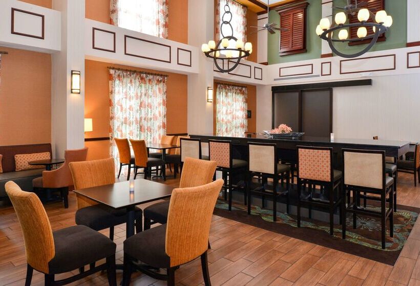 בית מלון כפרי Hampton Inn & Suites Plymouth