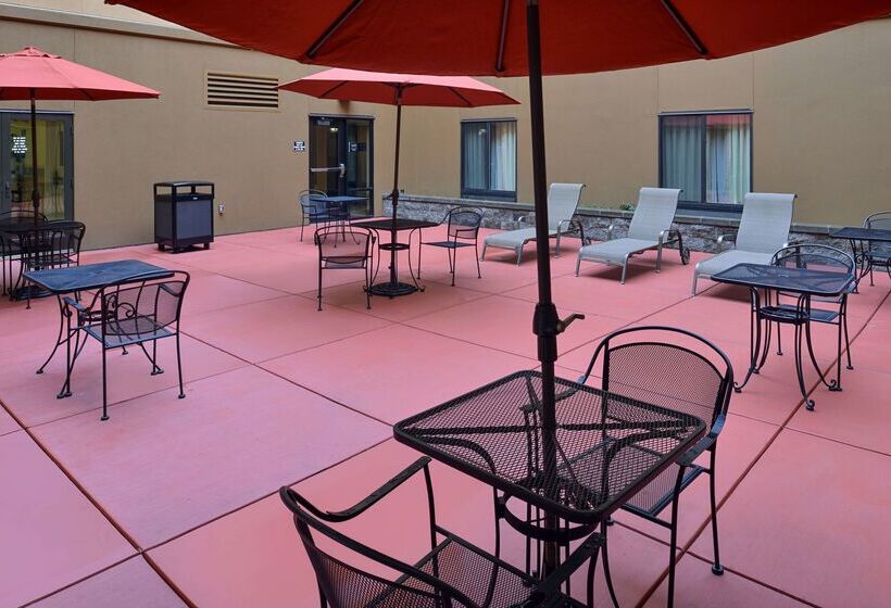 هتل Hampton Inn & Suites Tacoma