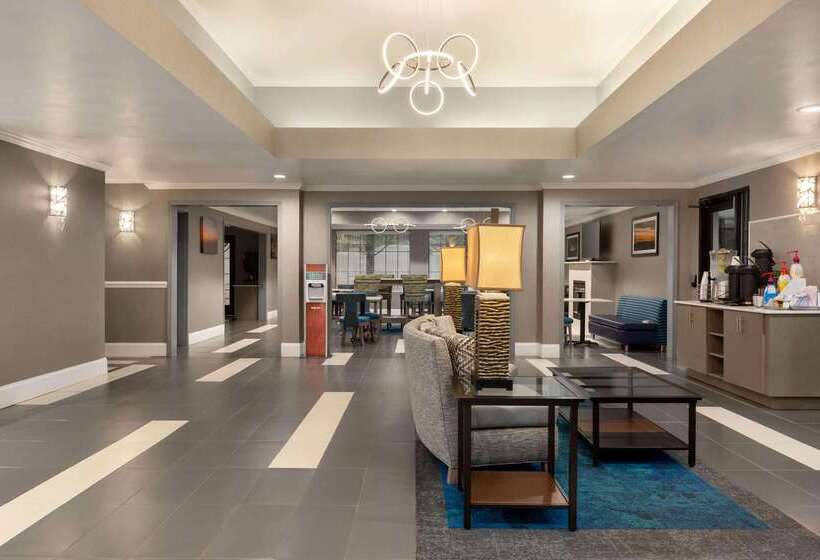 בית מלון כפרי La Quinta By Wyndham Dublin