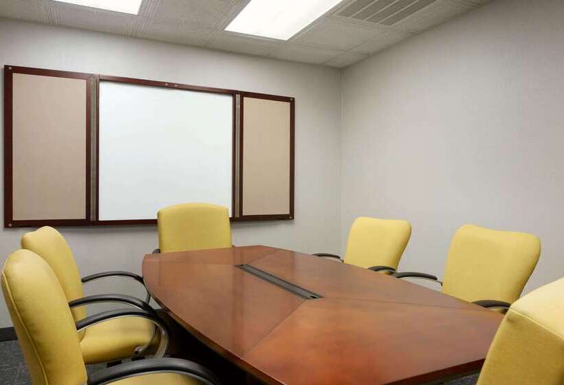 בית מלון כפרי La Quinta By Wyndham Dublin