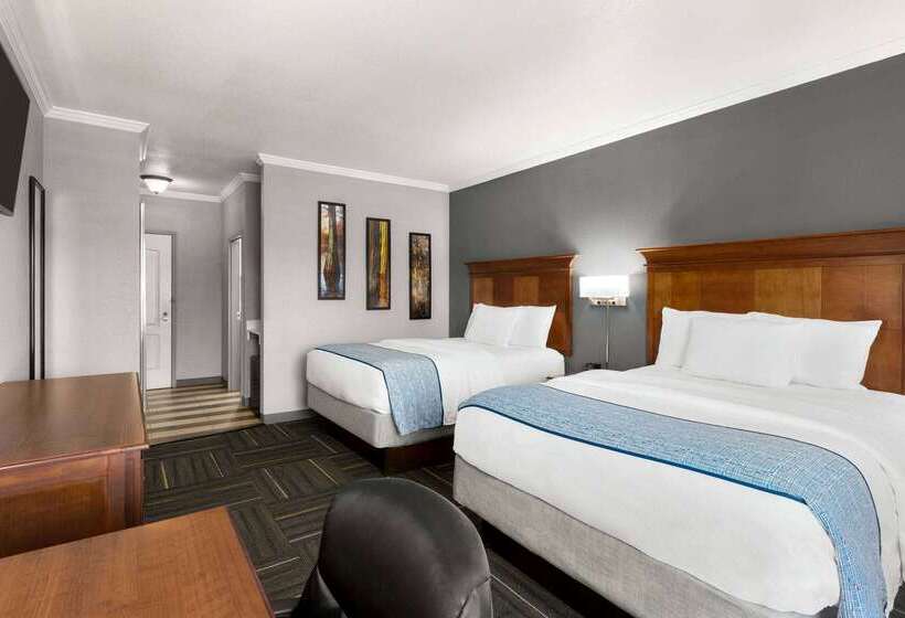 בית מלון כפרי La Quinta By Wyndham Dublin