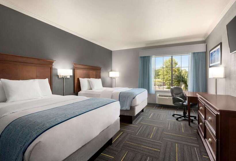 בית מלון כפרי La Quinta By Wyndham Dublin