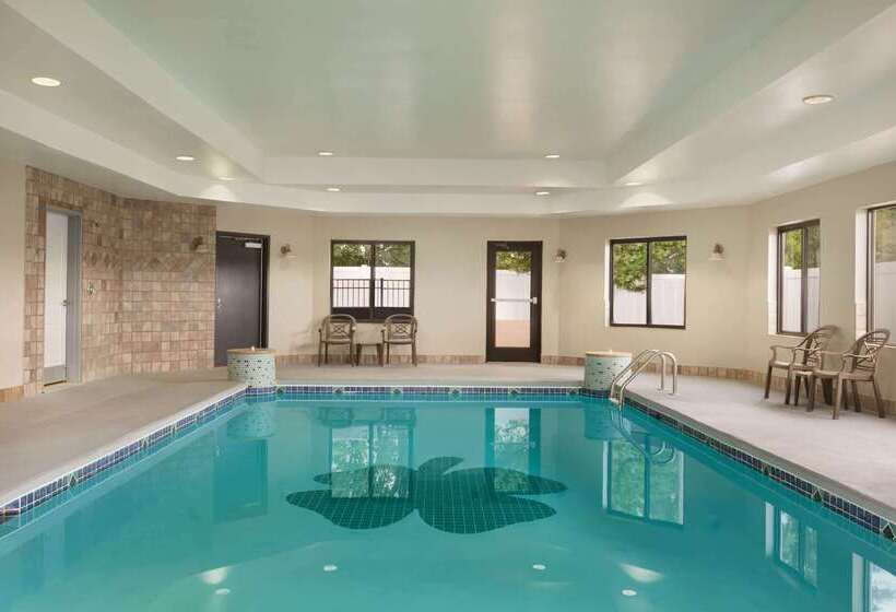 בית מלון כפרי La Quinta By Wyndham Dublin