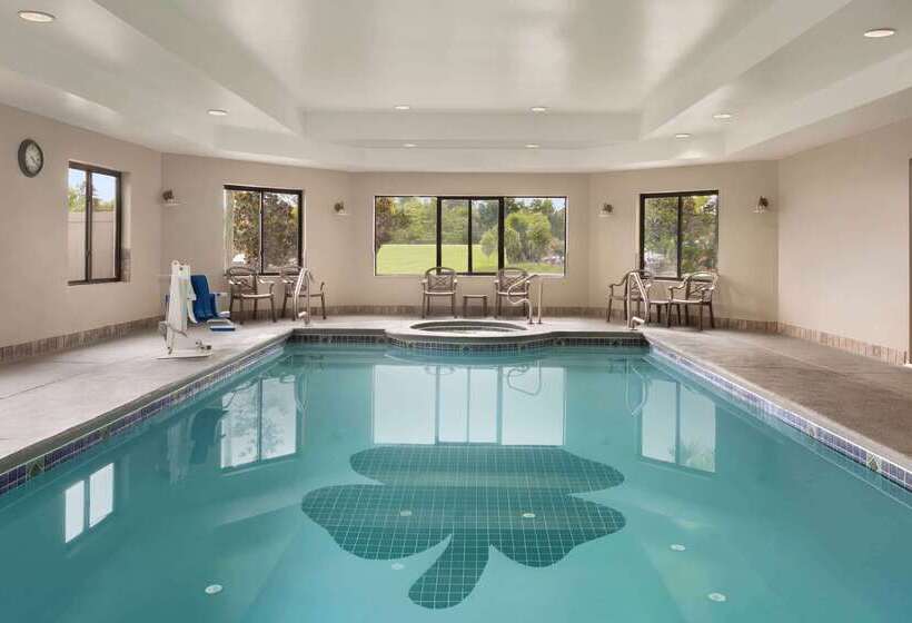 בית מלון כפרי La Quinta By Wyndham Dublin