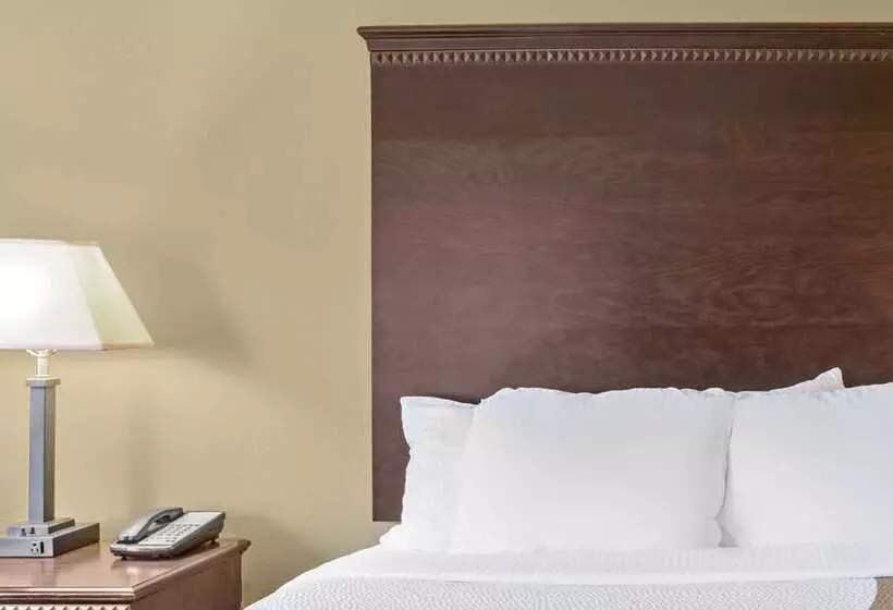 בית מלון כפרי La Quinta Inn & Suites By Wyndham Mobile Satsuma / Saraland