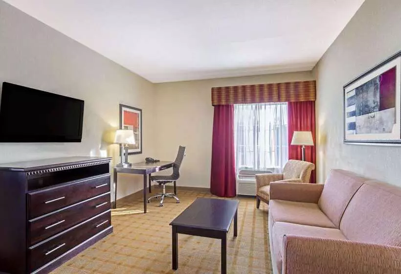 בית מלון כפרי La Quinta Inn & Suites By Wyndham Mobile Satsuma / Saraland