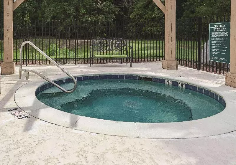 בית מלון כפרי La Quinta Inn & Suites By Wyndham Mobile Satsuma / Saraland