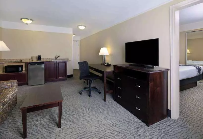 ホテル La Quinta By Wyndham Savannah Airport   Pooler