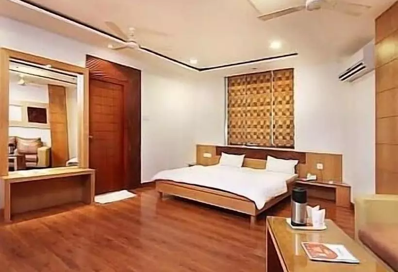 ホテル Mandakini Plaza