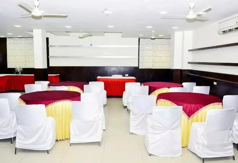 ホテル Mandakini Plaza